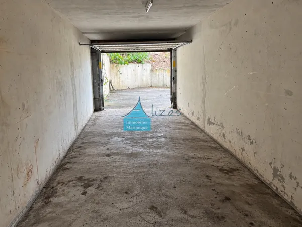 RARE !!!! Garage au RDC