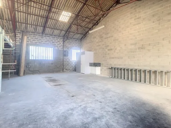 Entrepôt Rognonas 150m2