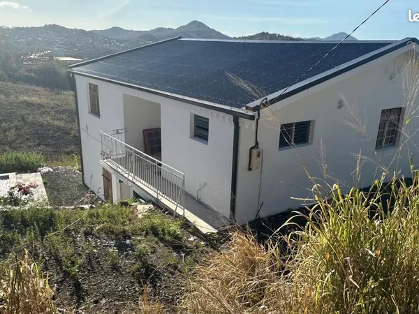 Vente villa t3 avec studio garage, piscine et jardin