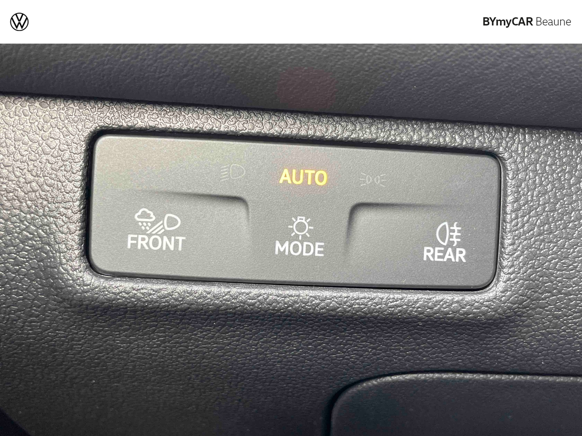 Volkswagen T-Roc 1.5 eTSI Hybrid 150 ch DSG7 — photo 29
