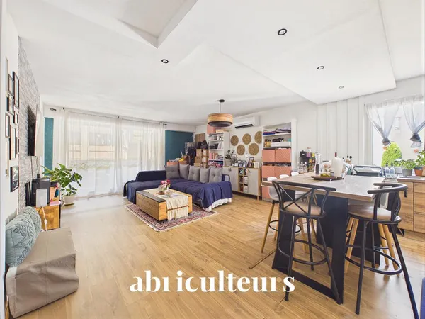 Vends appartement ancien - 71.56 m² - 3 pièces, 2 chambres - Salon-de-Provence 13300