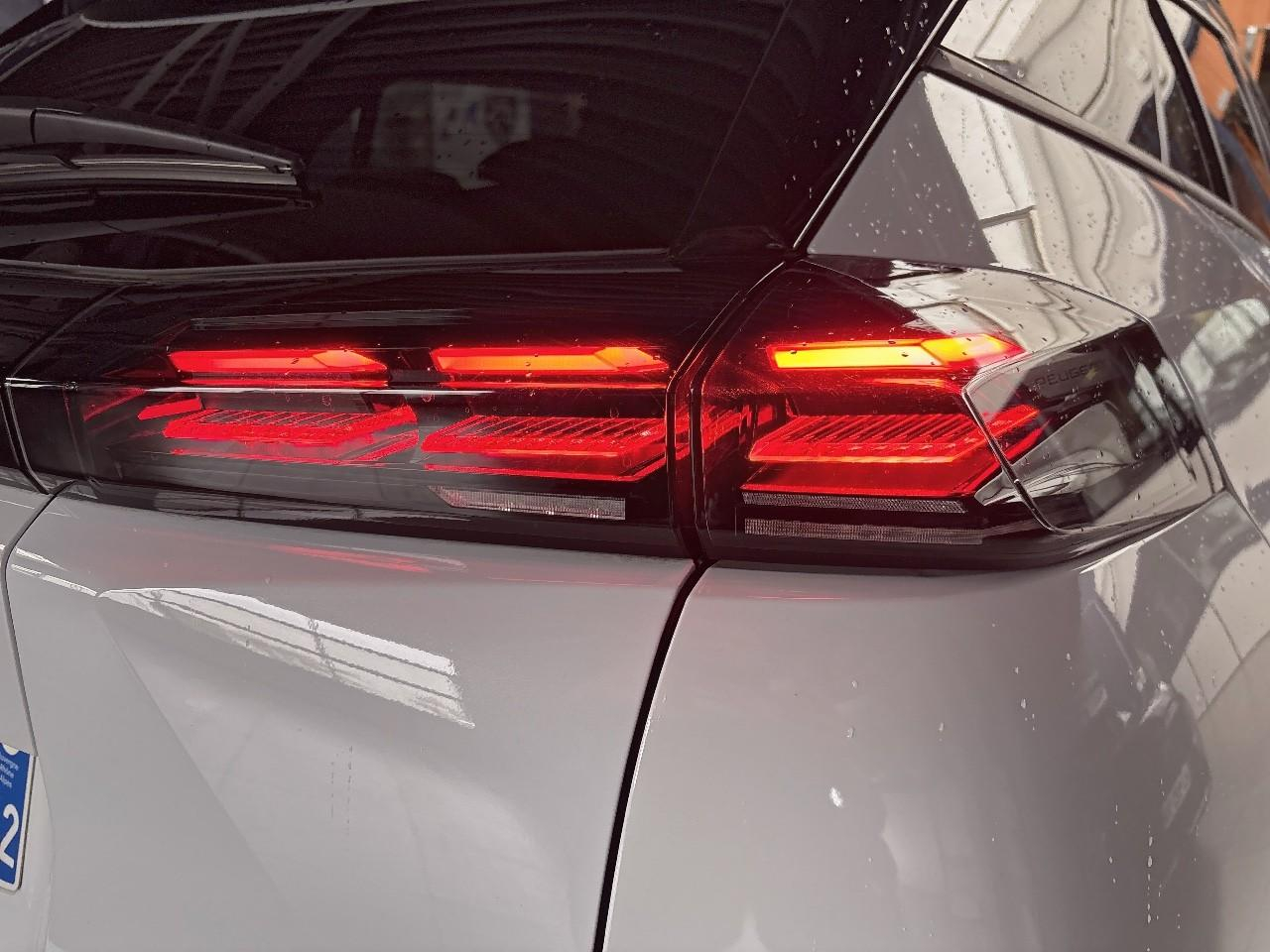 Peugeot 2008 130 s&s eat8 allure — photo 17