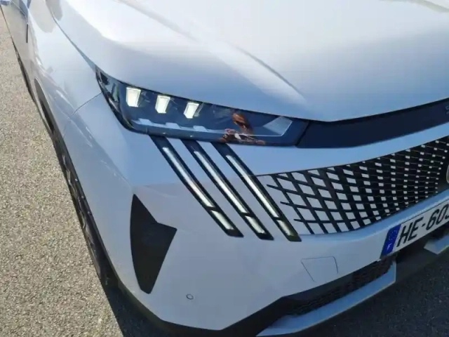 Peugeot 5008 hybrid 145 e-dcs6 — photo 16