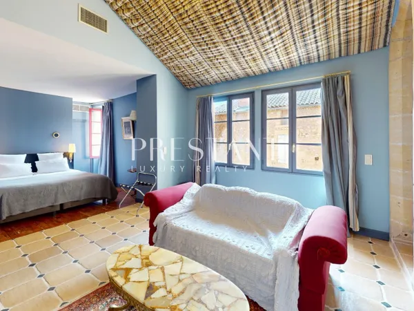 Hôtel 14 pièces 491 m²