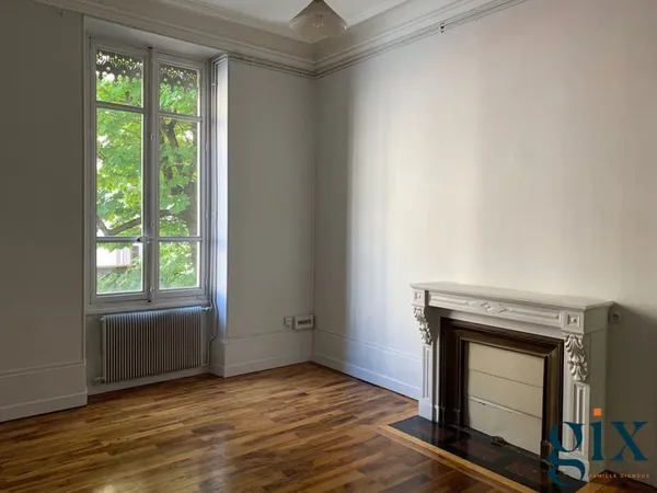 LOCATION Grenoble Bld Gambetta Très Beau T4 de 115.83 m²