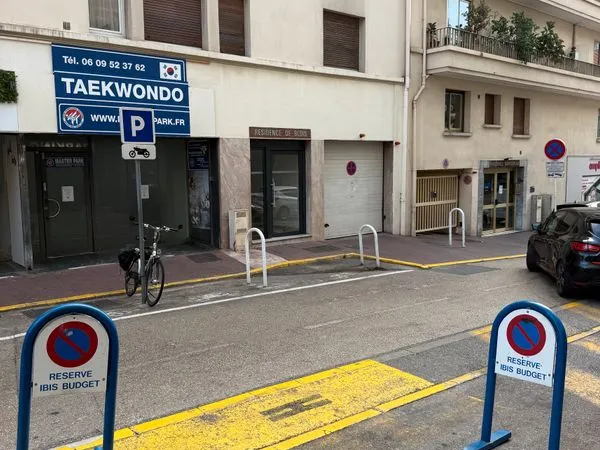 Garage sec à vendre