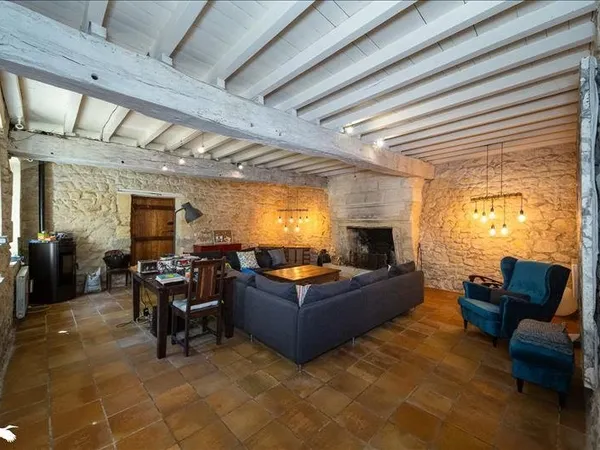 Maison 10 pièces 354 m²