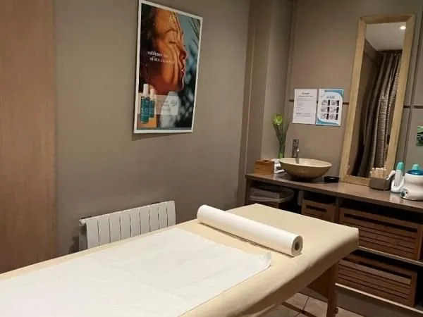 Commerce institut de beauté, parfumerie 40 m²