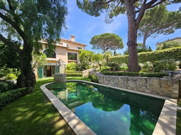Villa 9 pièces 260 m²