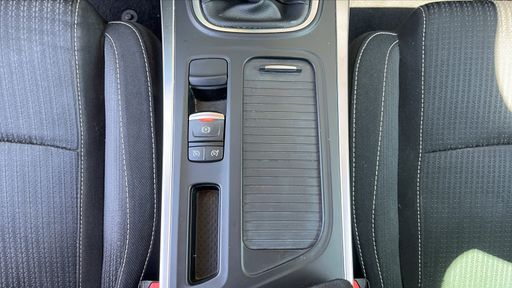 Renault Megane 1.2 TCe 100 Energy - Limited – 2017 – 146872 km – Essence – Boîte Manuelle — photo 2