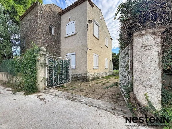 Maison Aubagne 7 pièce(s) 166.38 m2 avec possibilité de deux logements et beau Terrain