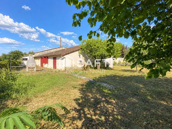Maison de plain-pied + dépendances - Jardin - Beau potentiel