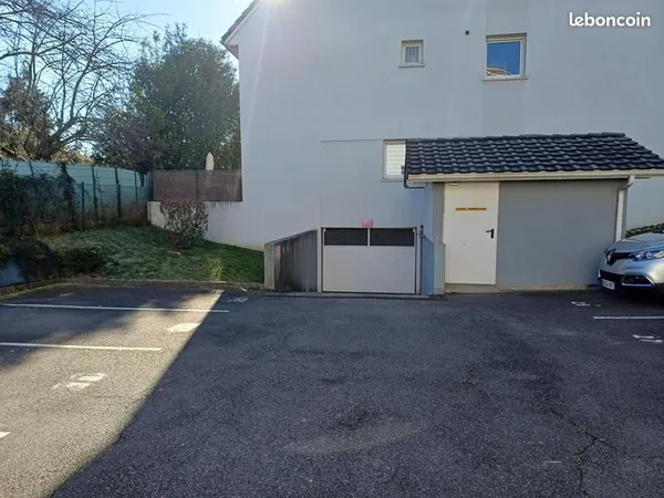 Parking 15 m² Pau