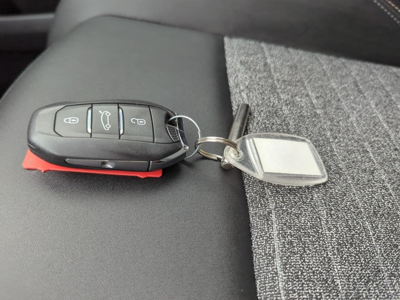 Peugeot 5008 hybrid 136 e-dcs6 allure — photo 27