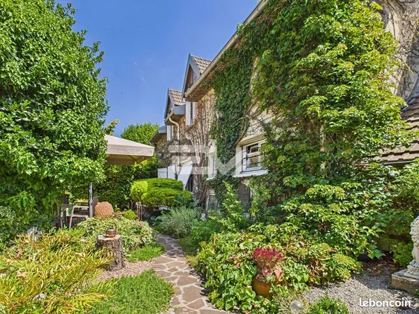 Longère 8 pièces 230 m²