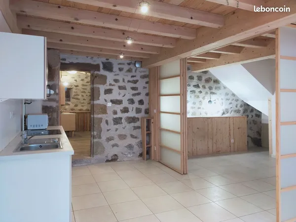 Loue T1 en RDC rénové en coeur de village à proximités de tous commerces et services