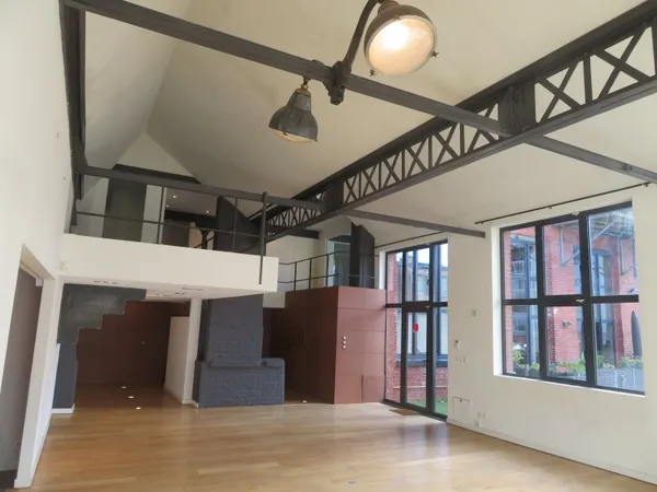 Vends loft 263m² Roubaix - 5 chambres avec chacune salle de douche/bain et dressing, terrasse