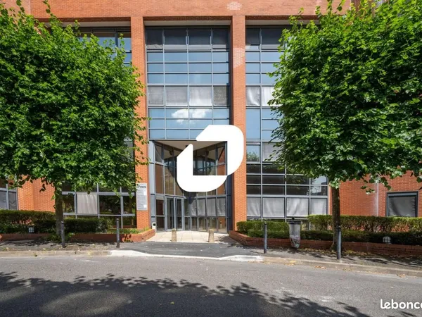 Bureau 573 m²