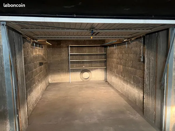 Parking/box 1 pièce 14 m²