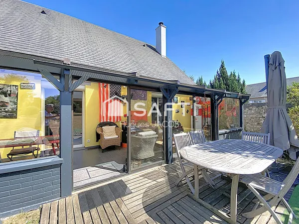 Proche toutes commodités maison avec 4 chambres, véranda et sous-sol