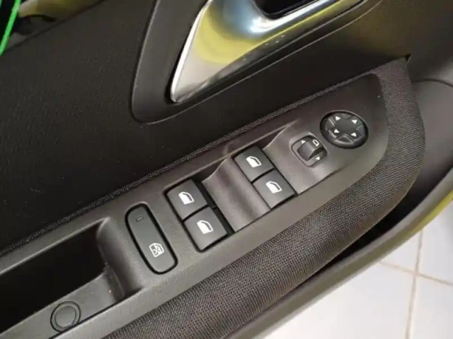 Peugeot 208 1.2 puretech 75ch s&amp;s active — photo 12