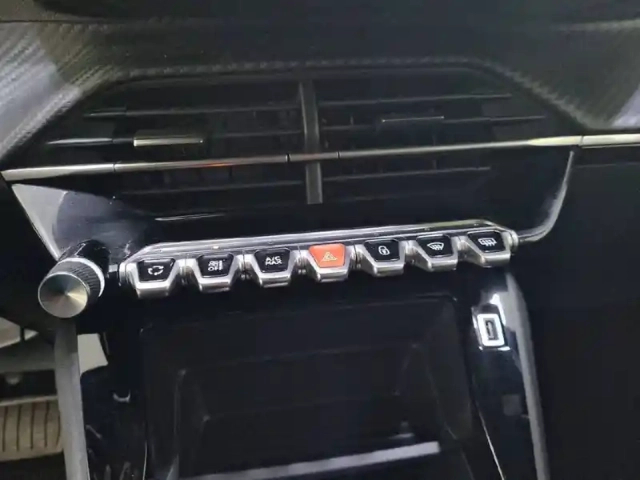 Peugeot 2008 puretech 130 s&amp;s eat8 — photo 45