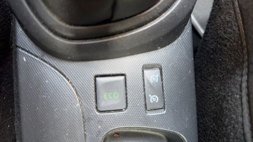 Renault Captur 0.9 TCe 90 - Zen – 2014 – 107458 km – Essence – Boîte Manuelle — photo 11