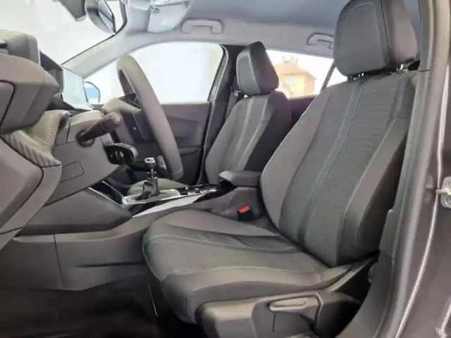 Peugeot 2008 1.2 puretech 130ch s&amp;s allure — photo 12