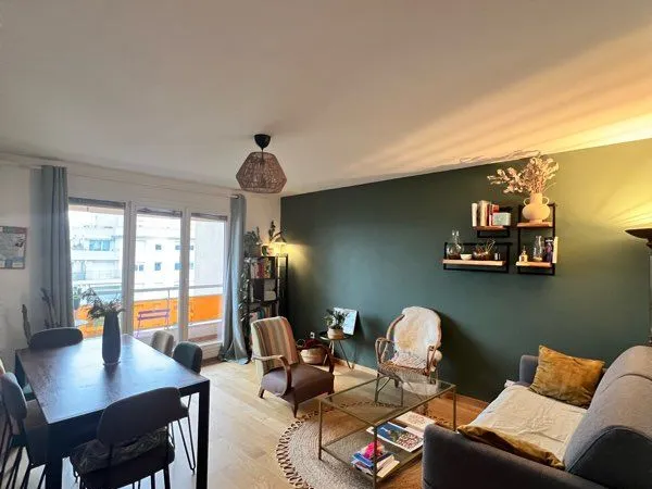 T2 meublé 57 m² avec balcon - 7e étage - Vue dégagée - Villeurbanne
