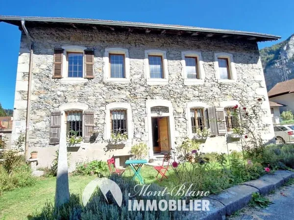Maison 6 pièces 180 m²