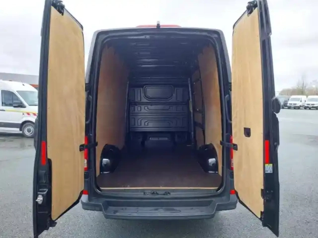 Volkswagen Crafter fg 35 l3h3 2.0 tdi 140ch business traction bva8 — photo 5