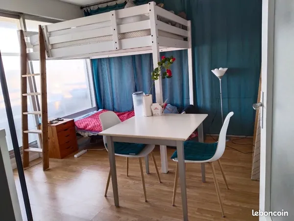 Coquet studio dans résidence rénovée