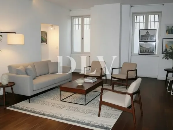 FONTAINEBLEAU MAIRIE - MAISON DE VILLE DE 140M² AVEC 5 CH