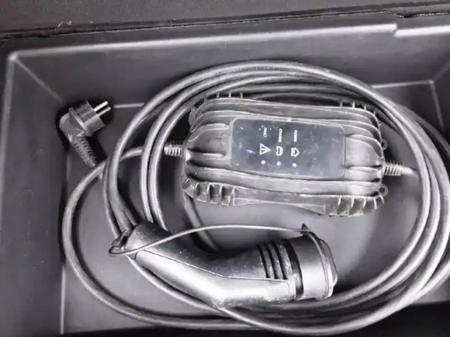 Peugeot 3008 hybrid4 300 e-eat8 — photo 15