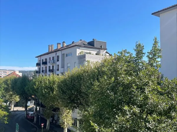 Appartement traversant lumineux - 3 chambres - 3e étage avec ascenseur - Travaux à prévoir