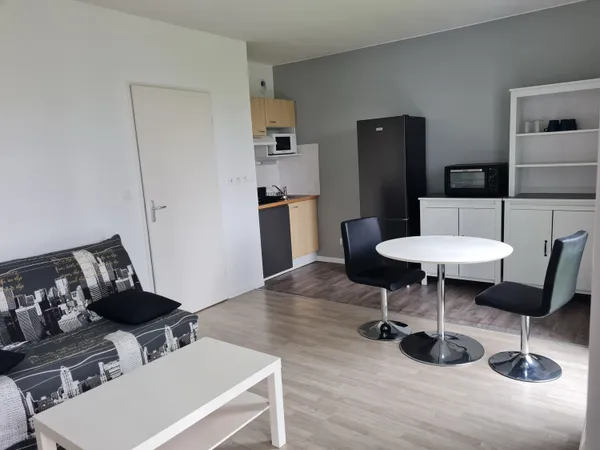 Beau T2 meublé de 36m2 avec loggia et parking sécurisé, Ile de Nantes, proche gare sud