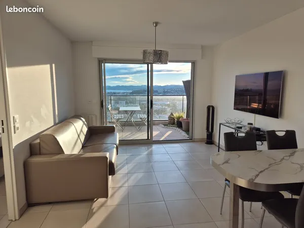 Appartement T2 avec balcon vue mer et 2 places de parking