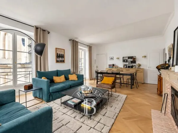 VERSAILLES - NOTRE-DAME - APPARTEMENT EN DUPLEX RÉNOVÉ EN 2024 - 4 CHAMBRES