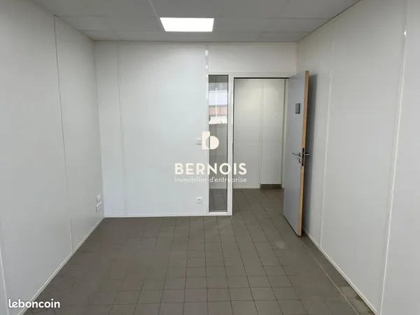 Bureau 540 m²