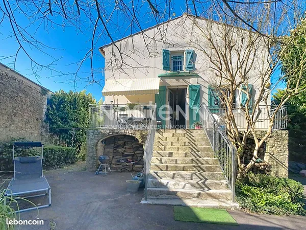 Propriété 10 pièces 205 m²