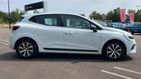 Renault Clio 1.6 E-Tech hybride 145ch Equilibre — photo 4
