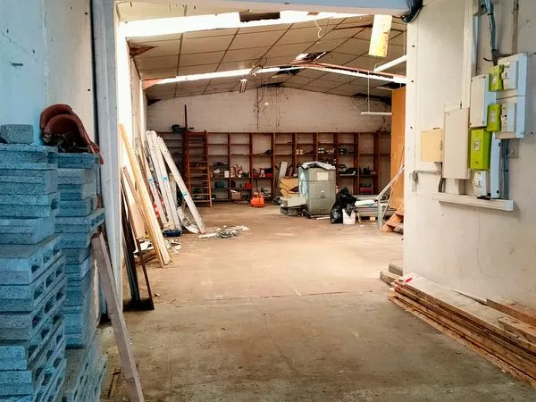 Entrepôt atelier et bureaux - zone portuaire