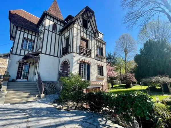 Maison 6 pièces 304 m²