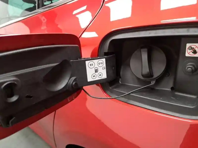 Renault Megane iv estate e-tech plug-in hybrid 160 — photo 24