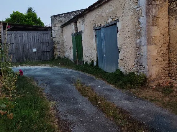 Stationnement Vente Saint-Estèphe   9000€
