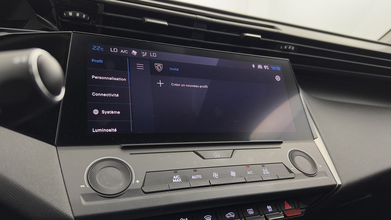 Peugeot 308 SW PHEV 180 e-EAT8 — photo 23