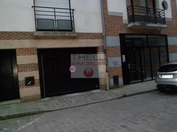 Garage fermé dans résidence à proximité de Cathédrale, quais, Gare, facs Sciences et Droit