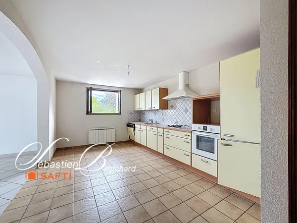 Un appartement spacieux avec jardin privatif, au calme à Ville