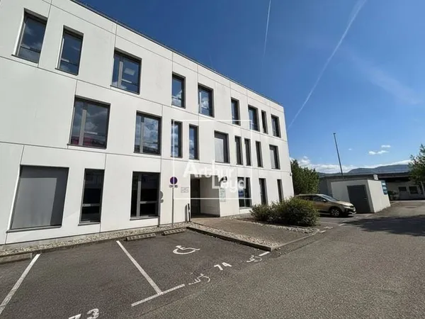 Bureau 169 m²