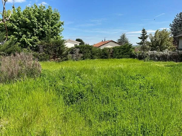Terrain constructible 764 m²